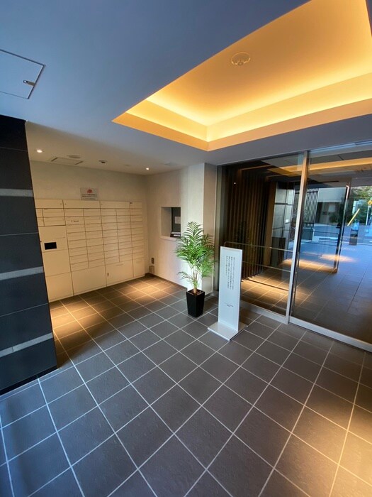 物件外観写真3　(エントランス部分)