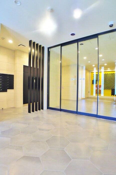 物件外観写真5　(エントランス部分)