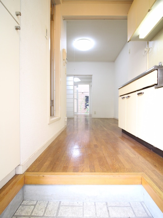 物件内観写真10　(玄関)