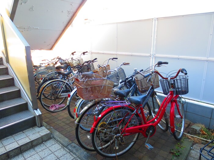 物件外観写真2　(駐輪場)