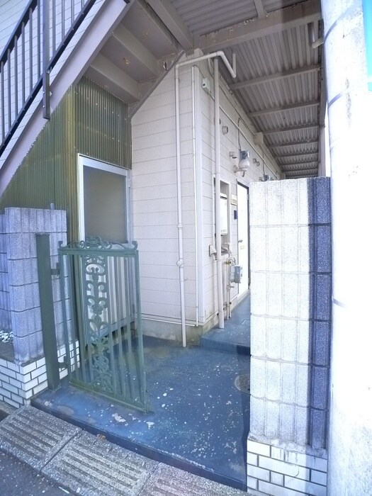 物件外観写真3　(エントランス部分)