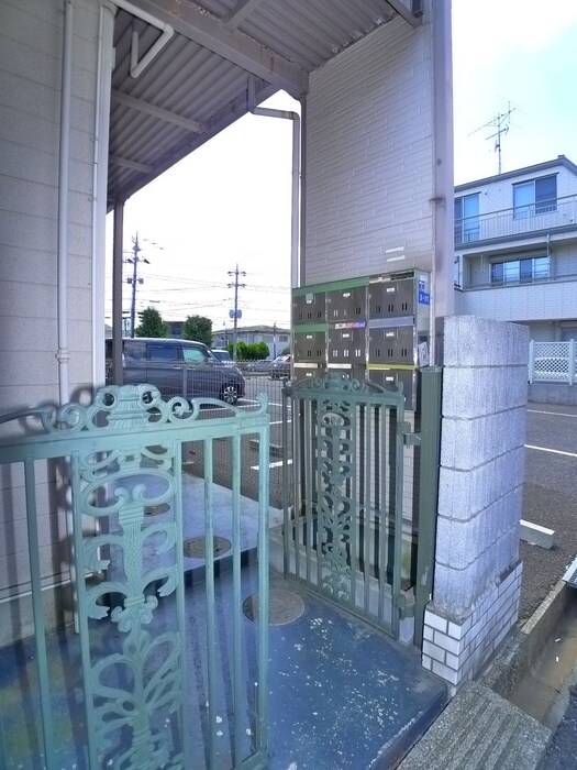 物件外観写真5　(エントランス部分)