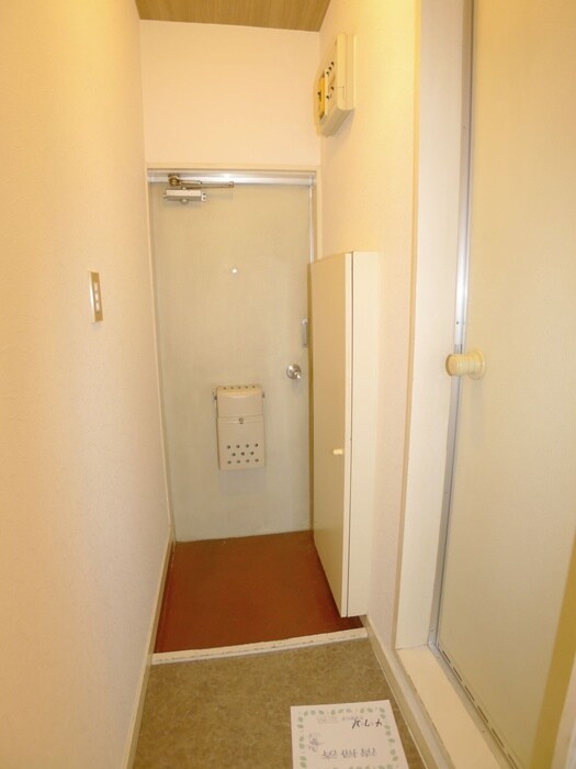 物件内観写真16　(玄関)