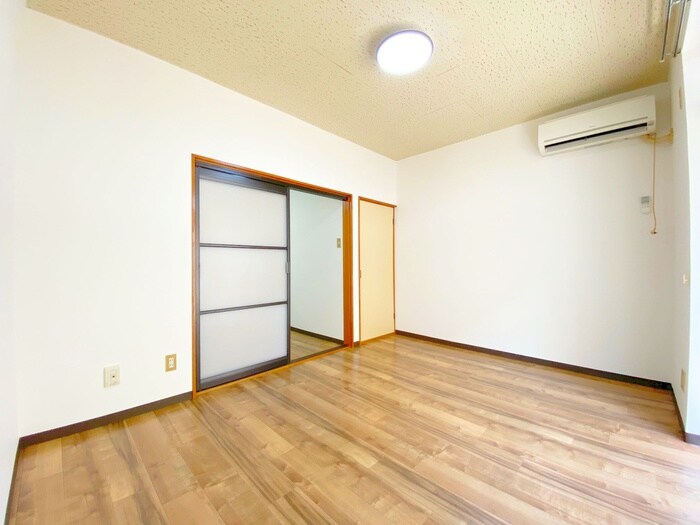 物件内観写真4　(居室)