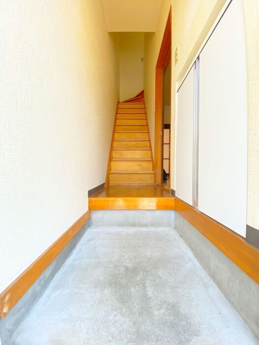 物件内観写真6　(玄関)