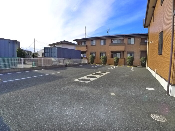 物件外観写真6　(駐車場)