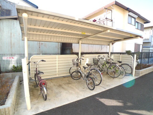 物件外観写真3　(駐輪場)