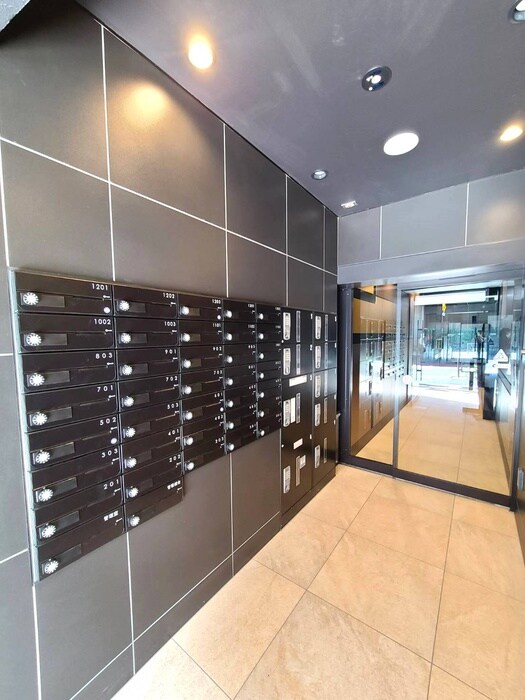 物件外観写真5　(エントランス部分)