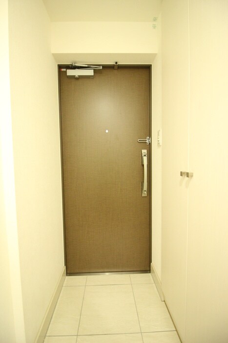 物件内観写真16　(玄関)