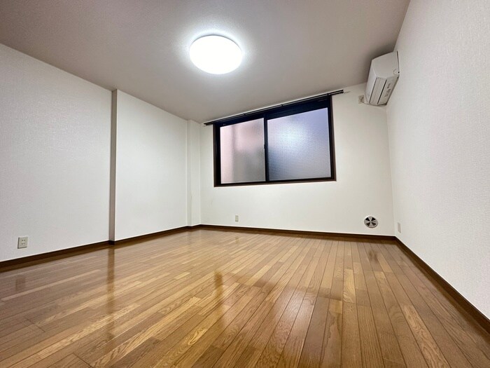 物件内観写真7　(室内からの展望)