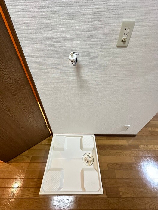 物件内観写真14　(洗濯機置場)