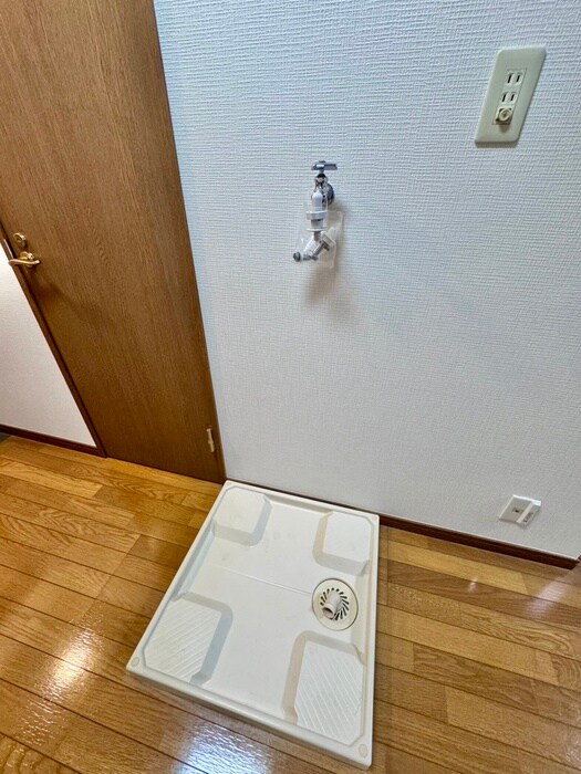 物件内観写真16　(洗濯機置場)