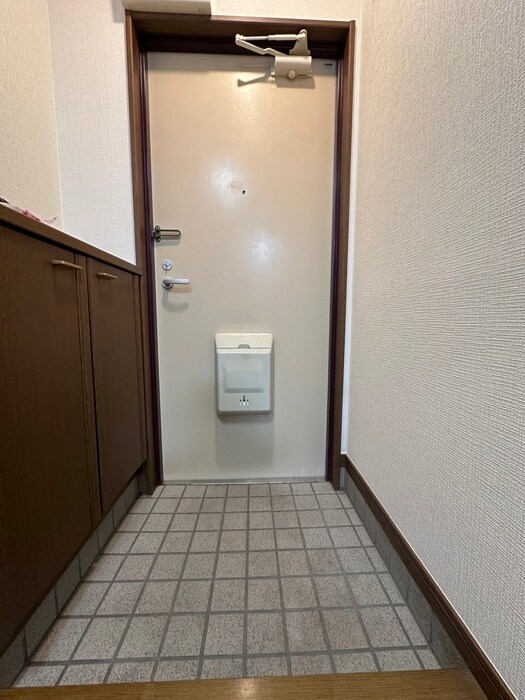 物件内観写真18　(玄関)