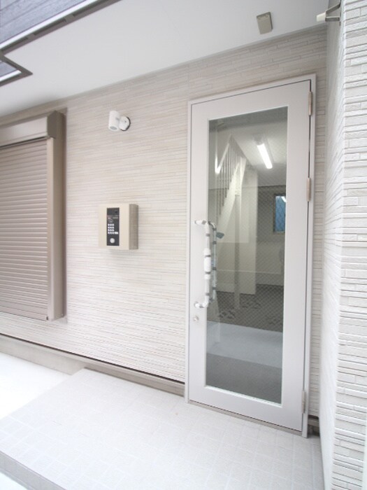 物件外観写真3　(エントランス部分)