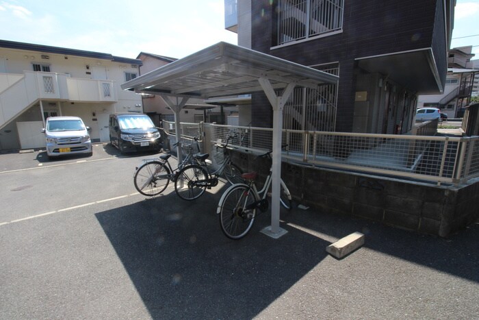 物件外観写真3　(駐輪場)