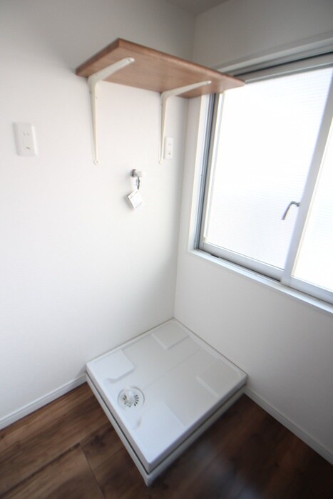 物件内観写真12　(洗濯機置場)