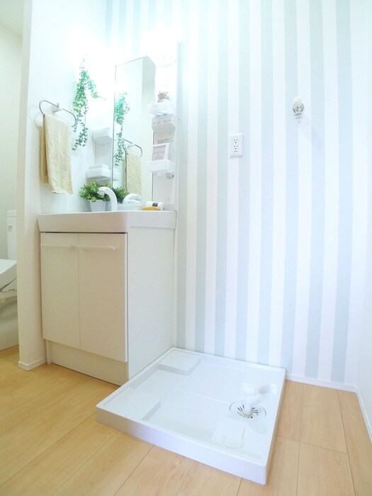 物件内観写真13　(洗濯機置場)