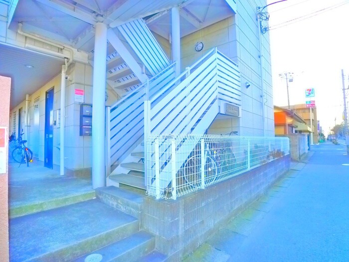 物件外観写真5　(エントランス部分)