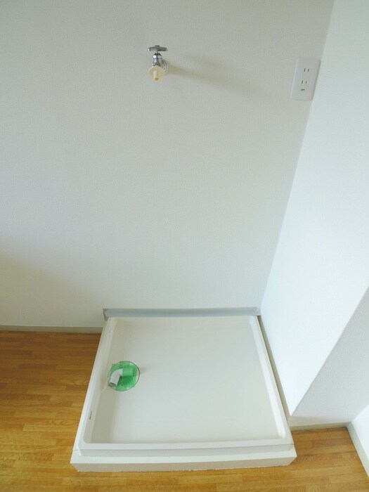 物件内観写真18　(洗濯機置場)