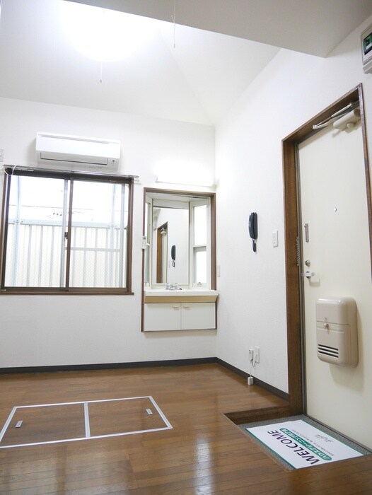 物件内観写真7　(玄関)