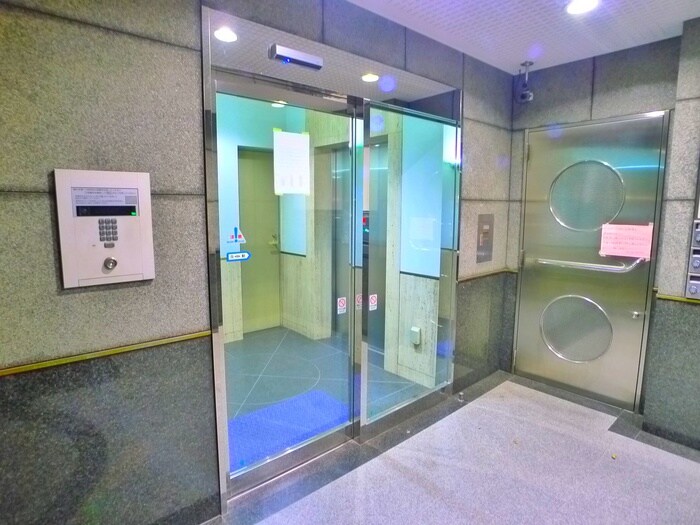 物件外観写真4　(エントランス部分)