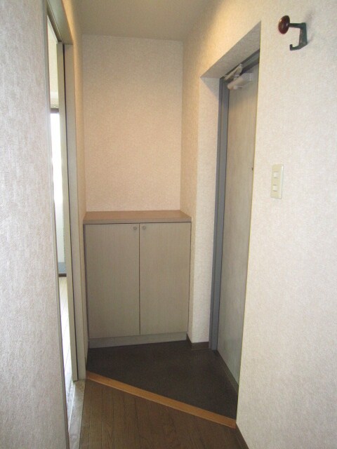 物件内観写真16　(玄関)