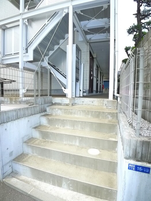 物件外観写真6　(エントランス部分)