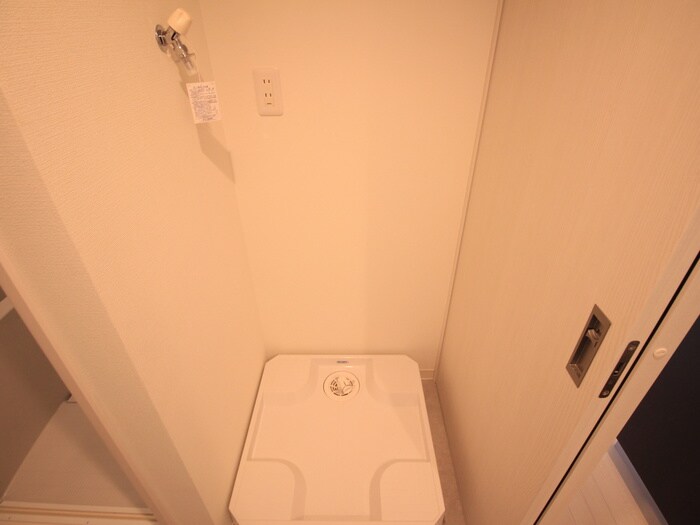 物件内観写真16　(洗濯機置場)