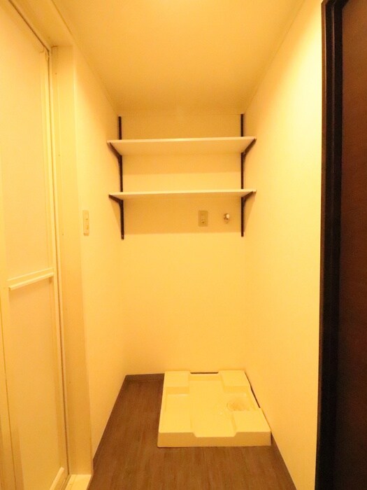 物件内観写真20　(洗濯機置場)