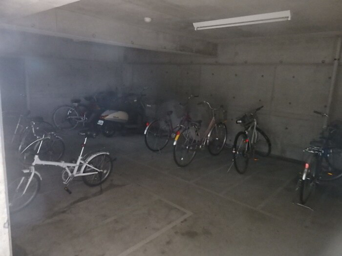 物件外観写真3　(駐輪場)