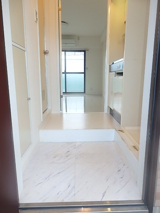 物件内観写真10　(玄関)