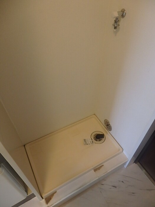 物件内観写真18　(洗濯機置場)