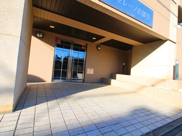 物件外観写真2　(エントランス部分)