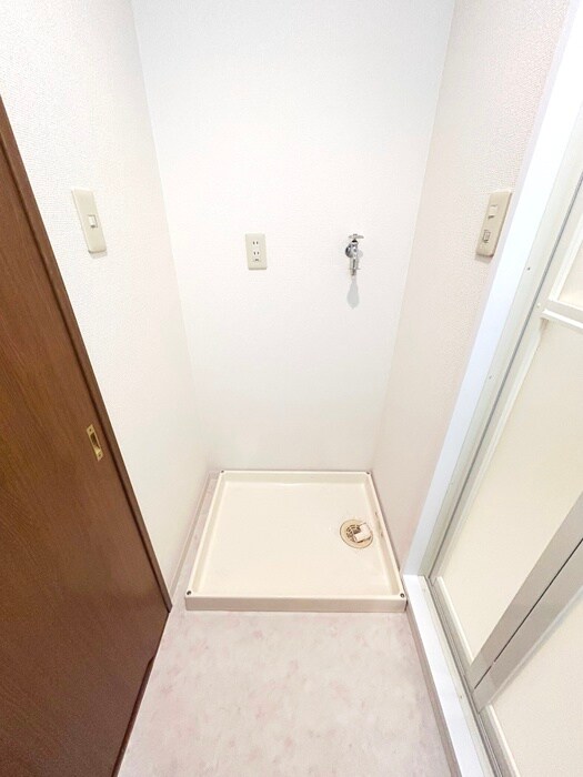 物件内観写真15　(洗濯機置場)