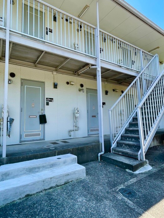 物件外観写真2　(エントランス部分)