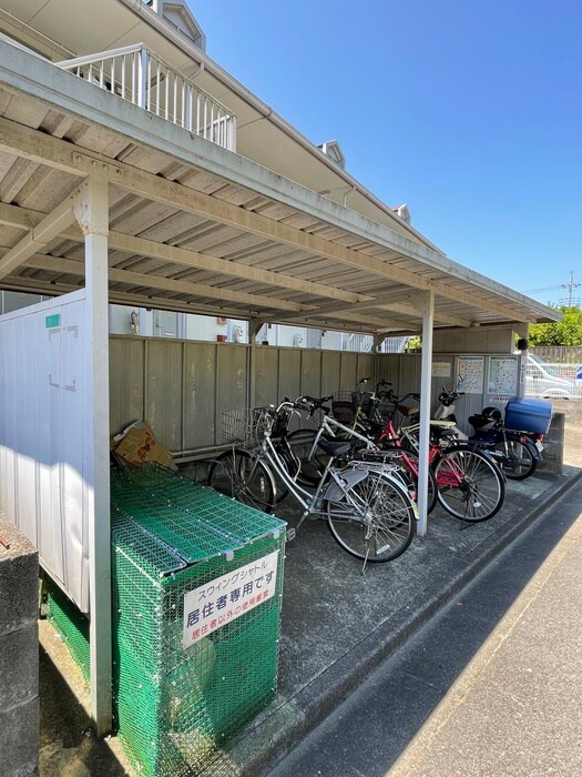 物件外観写真4　(駐輪場)