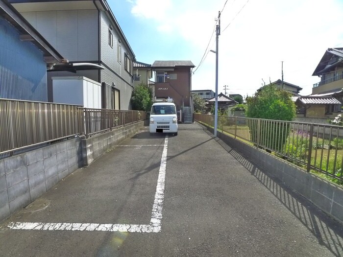 物件外観写真6　(駐車場)