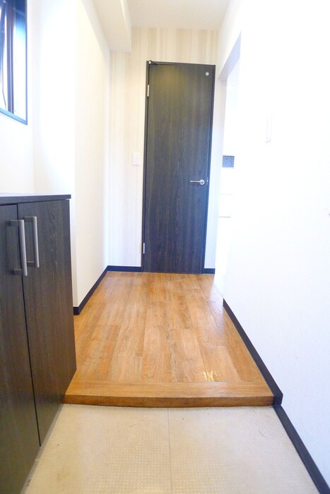 物件内観写真7　(玄関)