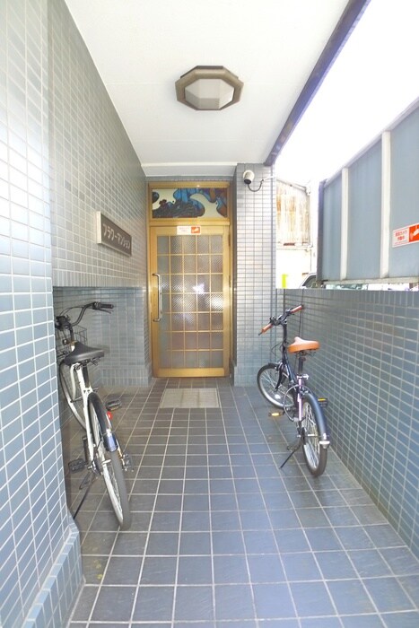 物件外観写真4　(エントランス部分)