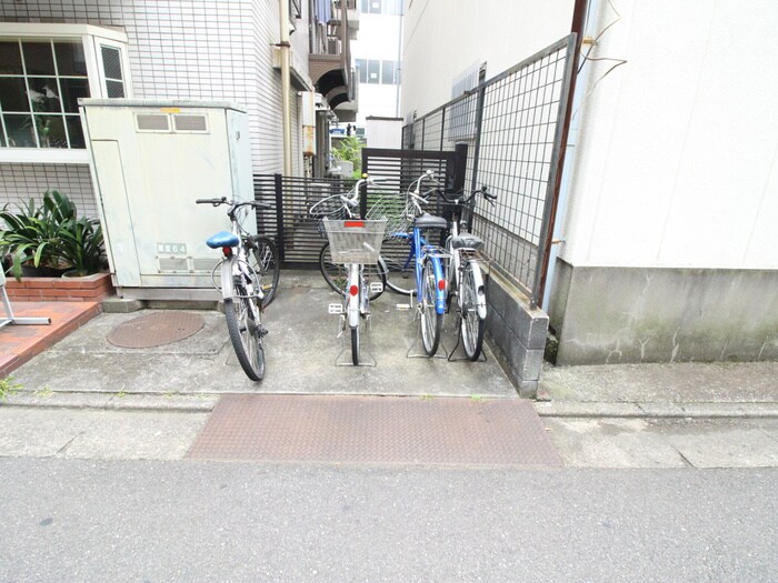 物件外観写真2　(駐輪場)