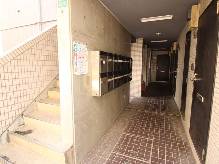 物件外観写真3　(エントランス部分)