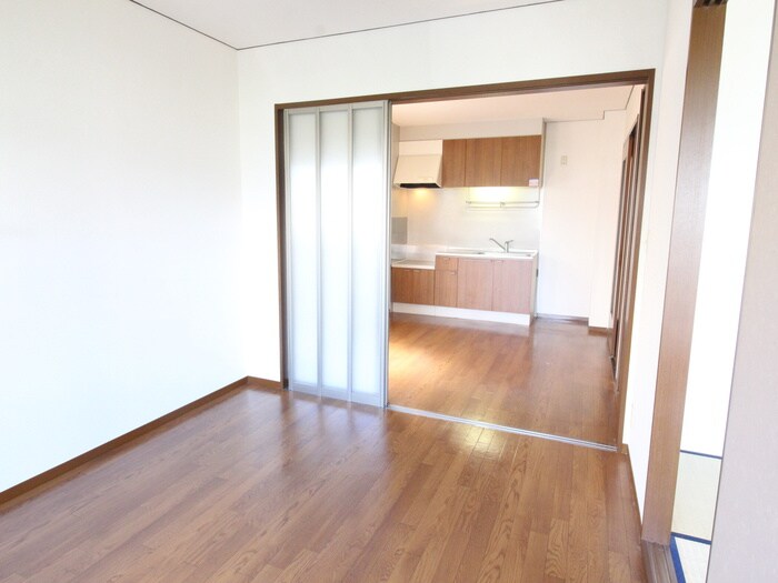 物件内観写真3　(居室)