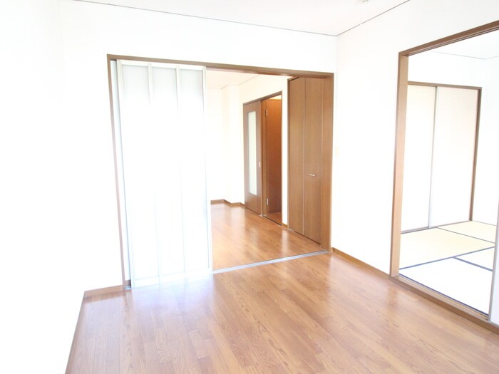 物件内観写真4　(居室)