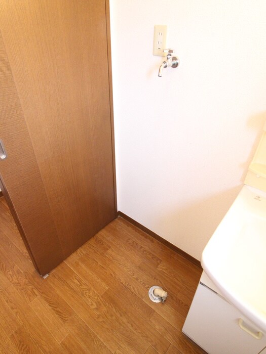 物件内観写真10　(洗濯機置場)