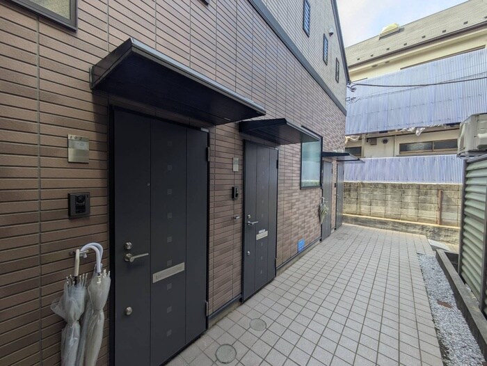 物件外観写真4　(エントランス部分)