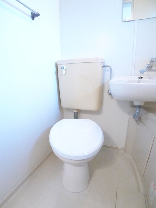 物件内観写真8　(トイレ)