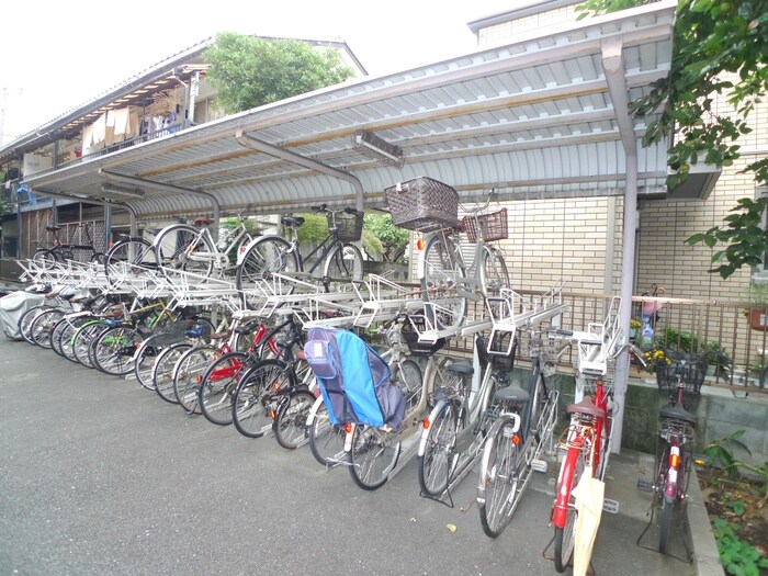 ブルームライフ戸田公園の駐輪場