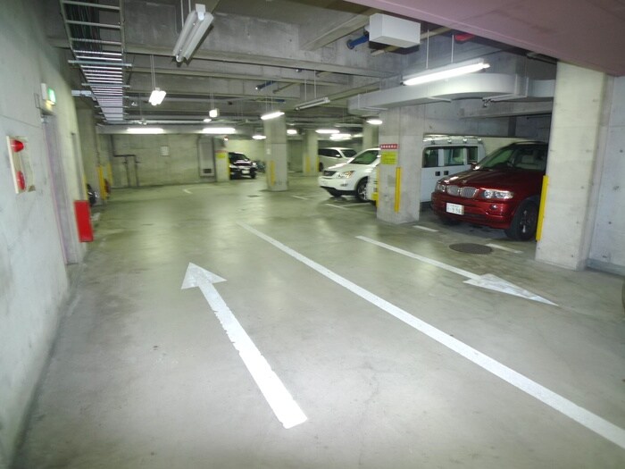 ブルームライフ戸田公園の駐車場