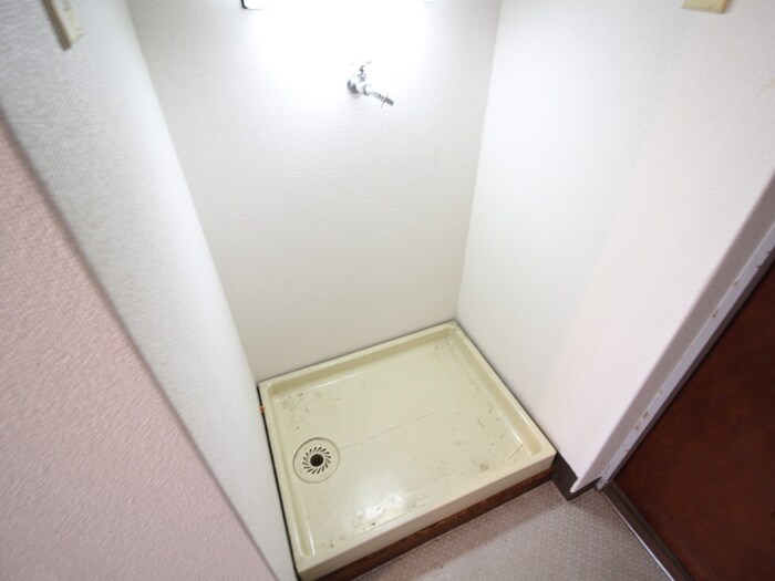 物件内観写真11　(洗濯機置場)