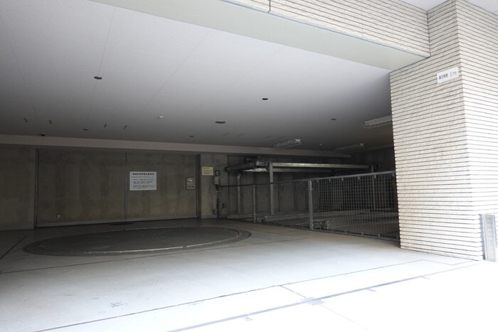 物件外観写真6　(駐車場)